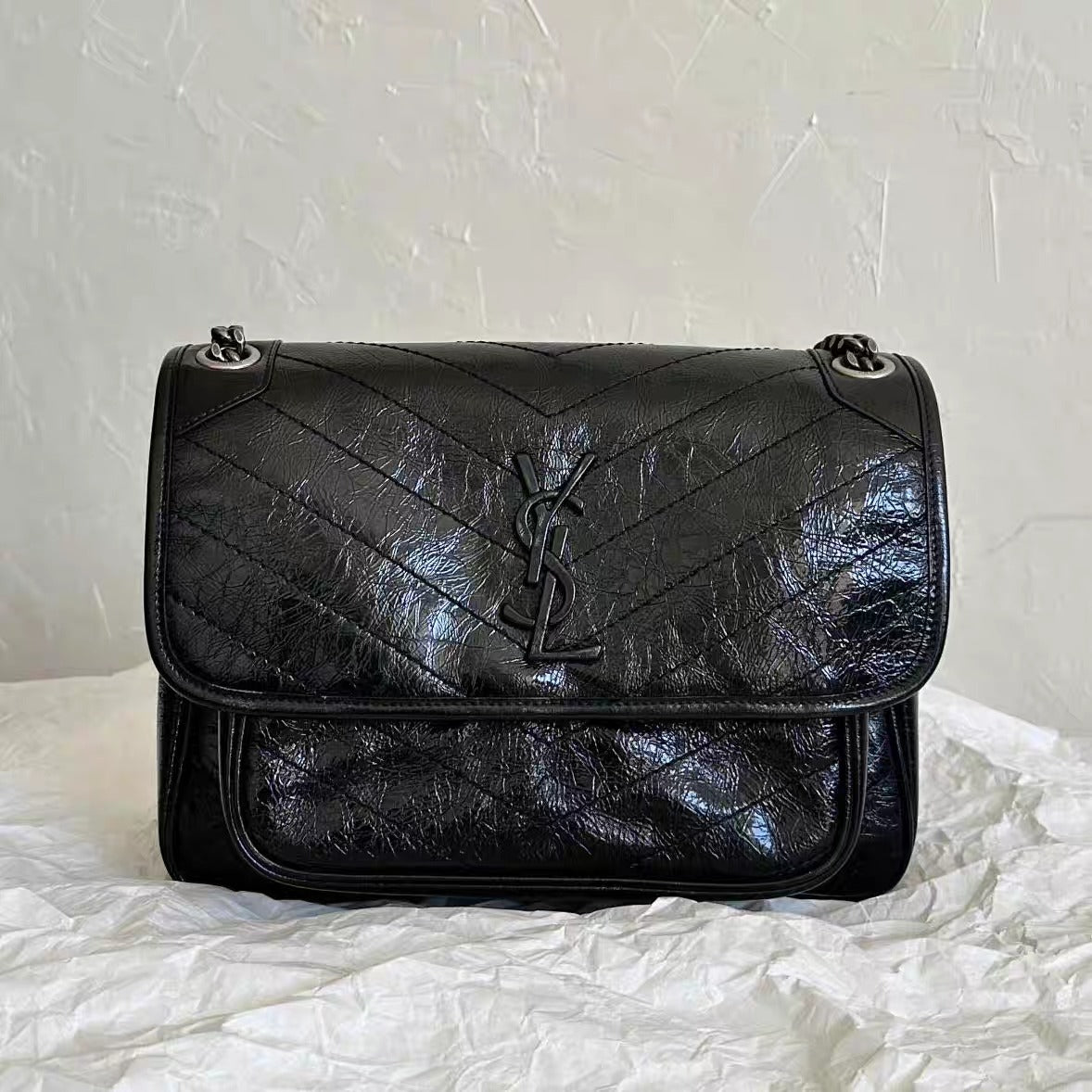 Saint Laurent Black Niki Medium Ysl-Plaque Leather Shoulder Bag