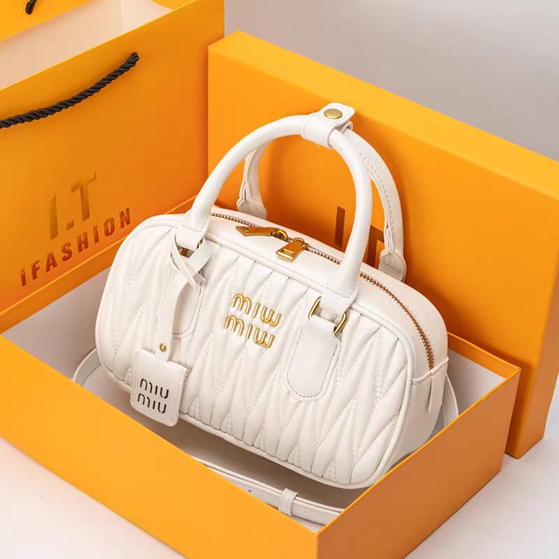 Matelassé Nappa Leather Shoulder White Bag